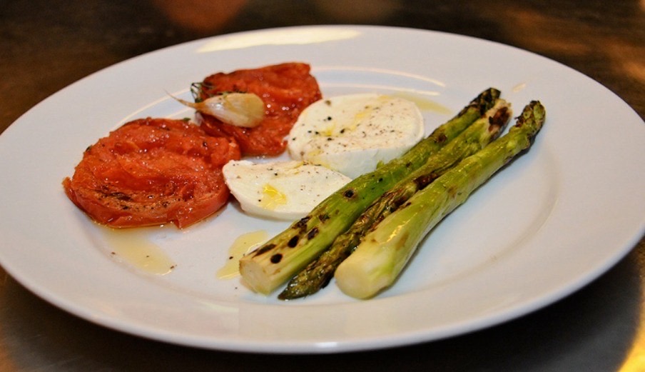 Tomate Assado e Aspargos