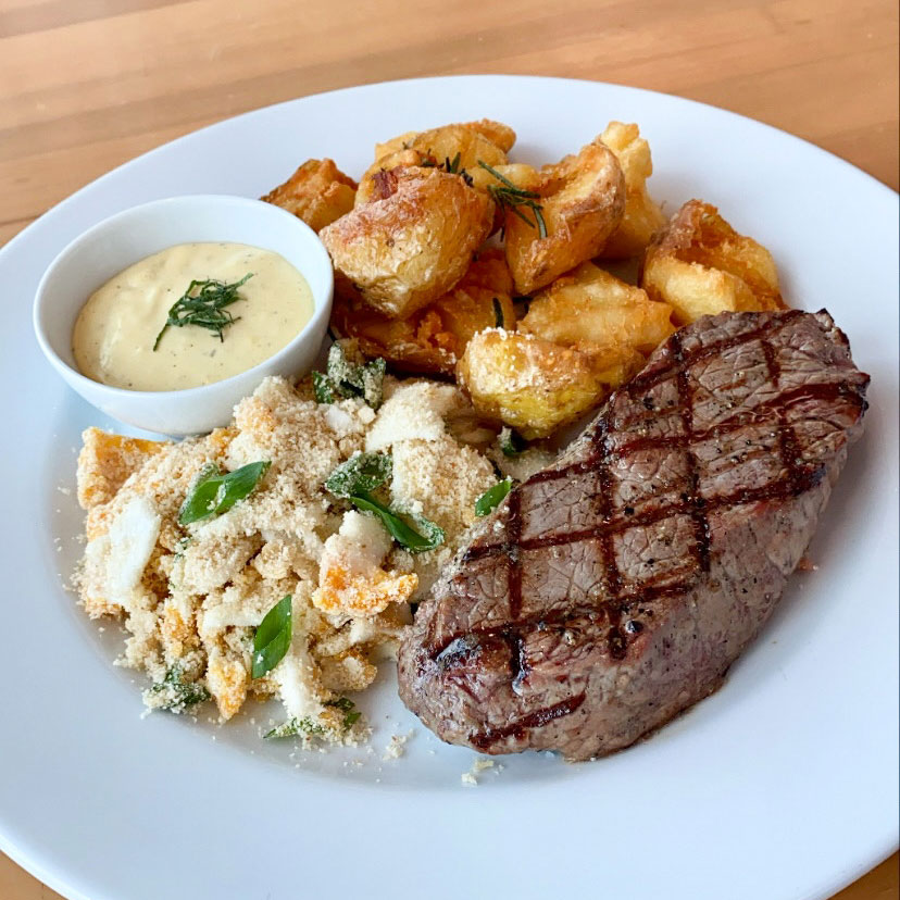 Rumpsteak with rustic fries