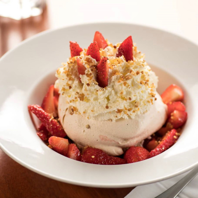 Strawberries and Meringue<br />
